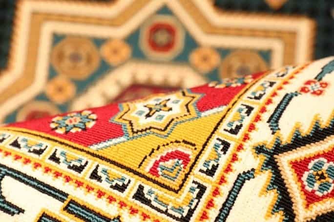 تصویر 3 از گلیم فرش ماشینی مقاوم با رنگ‌ بندی جذاب و ماندگار